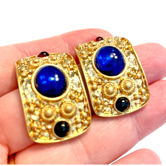 Vintage 1980’s Pierced Earrings Chunky Goldtone Faux Hoops Red Blue Cabechons - Picture 7 of 8